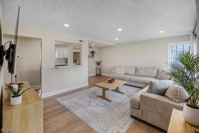 3071 Scott Street, Cuyahoga Falls, OH - Photo 5