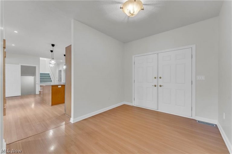 416 Castle Pines Drive, Akron, OH - Photo 6