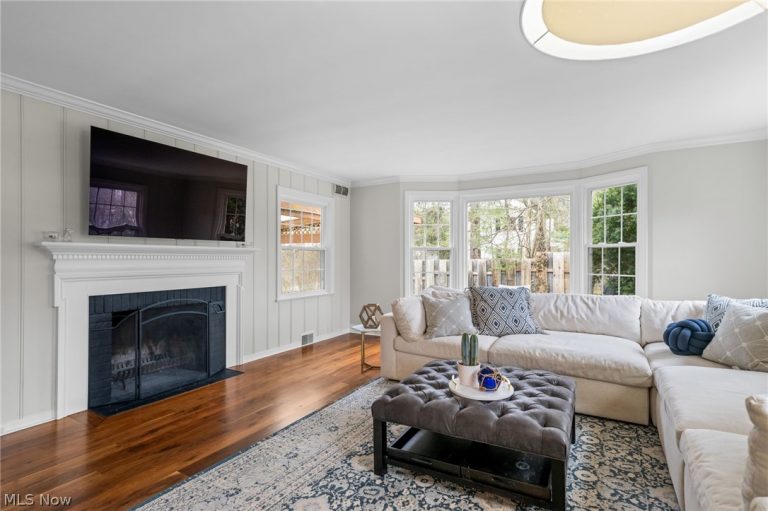 118 Kenton Road, Chagrin Falls, OH - Photo 4