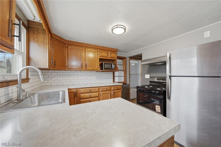 1814 Demington Avenue, Canton, OH - Photo 5