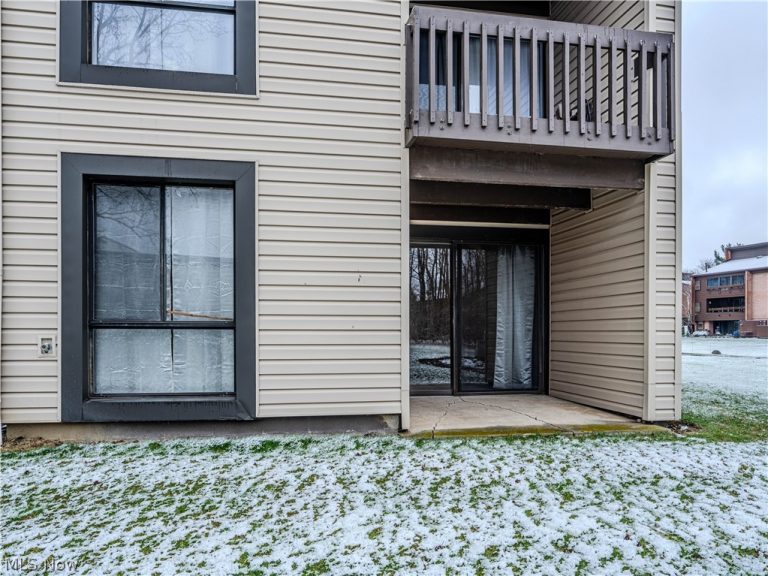 6260 Greenwood Pkwy Parkway #101, Sagamore Hills, OH - Photo 2