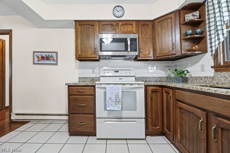 14281 Wade Drive, Hartville, OH - Photo 4