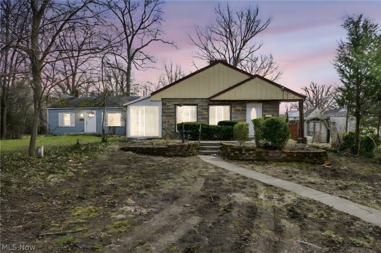 204 Grove Avenue, Cuyahoga Falls, OH, 44221