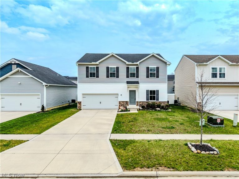421 River Run Drive, Elyria, OH - Photo 2