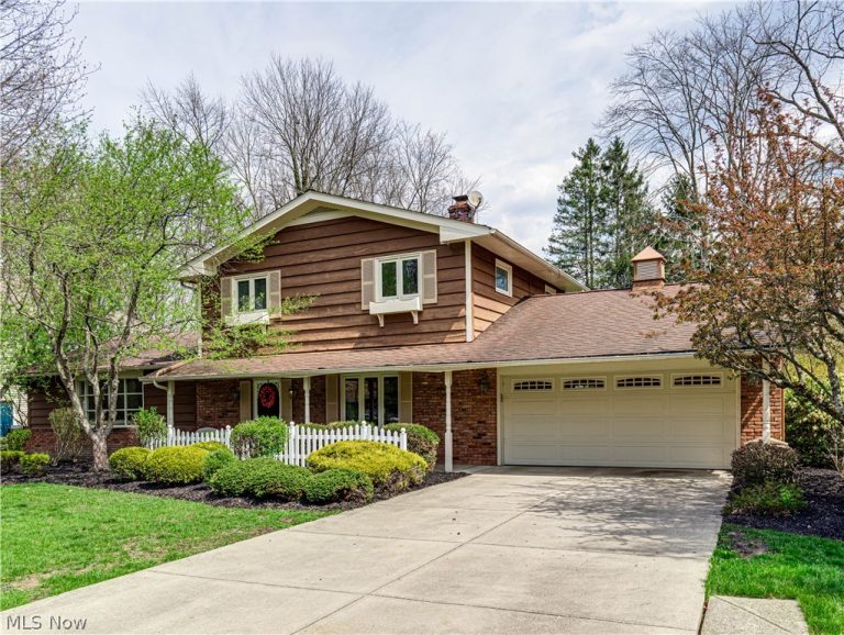 7823 Oakhurst Circle, Brecksville, OH, 44141