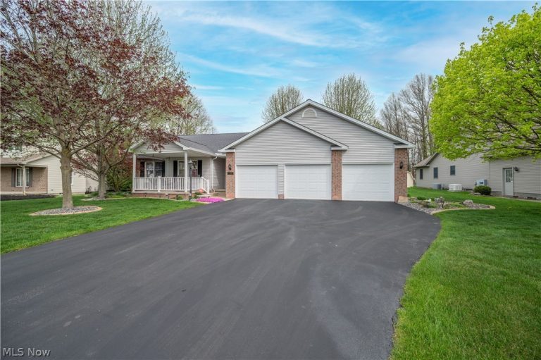 11 Spring Creek Drive, Cortland, OH - Photo 2