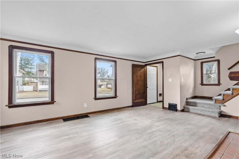 18303 Canterbury Road, Cleveland, OH - Photo 6