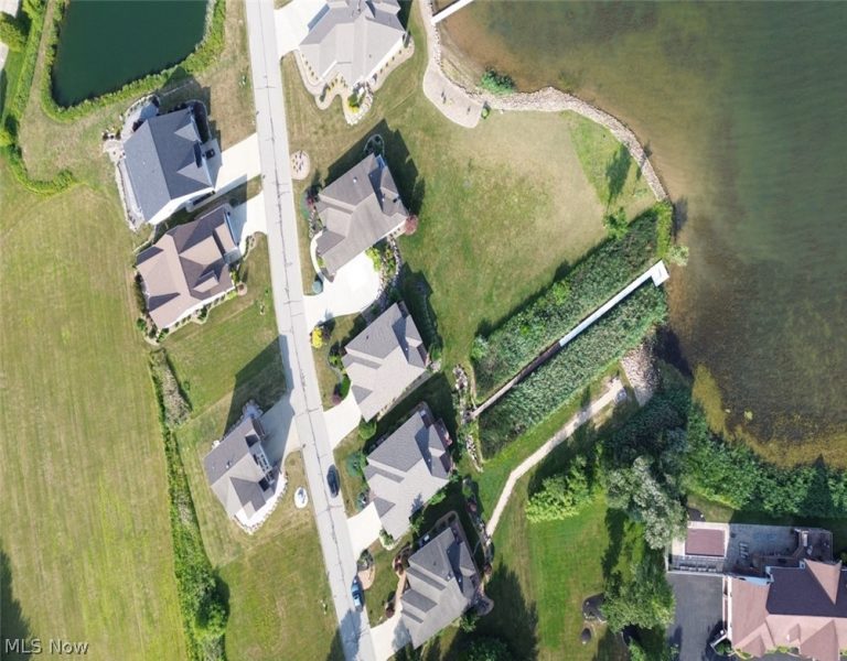 31 Shores Drive, Poland, OH - Photo 5