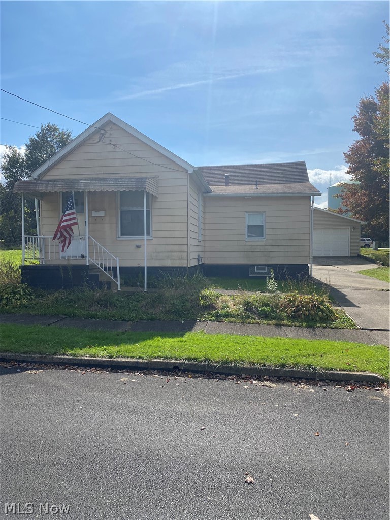 665 Devitt Avenue, Campbell, OH - Photo 2