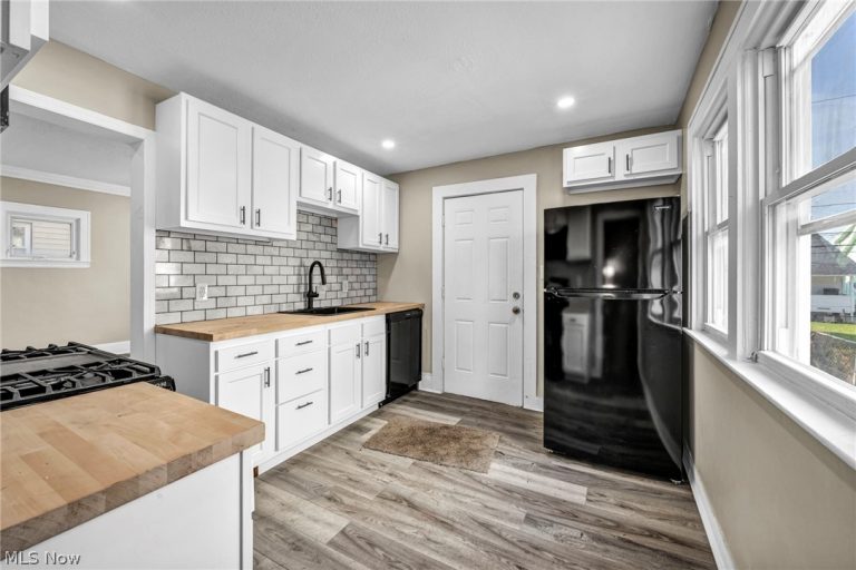 13620 Parkway Drive, Garfield Heights, OH - Photo 8