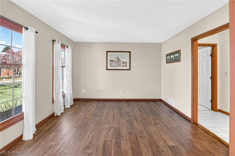 218 Wells Court, Euclid, OH - Photo 2