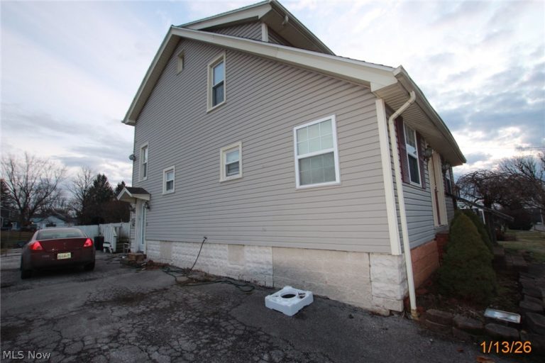 377 Coitsville Road, Campbell, OH - Photo 3