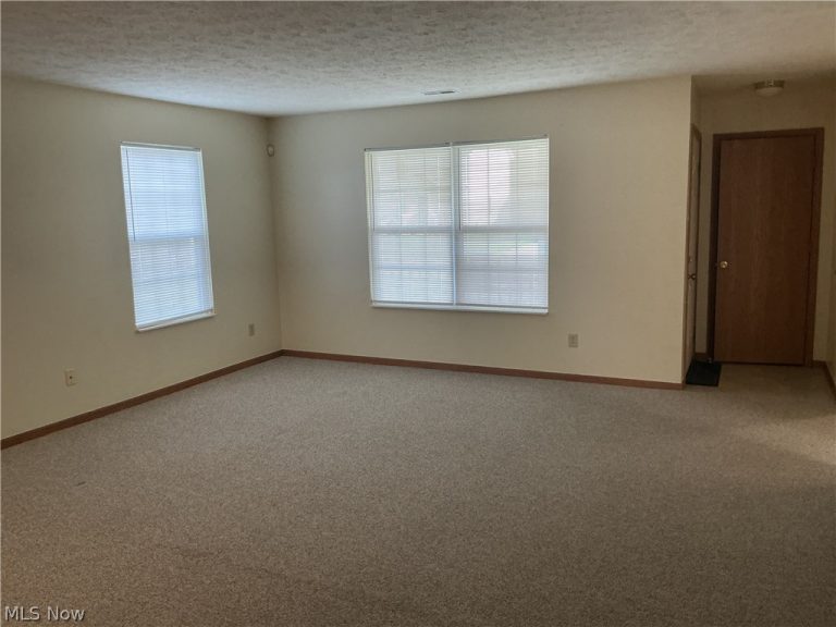2823 Benford Lane, Youngstown, OH - Photo 6