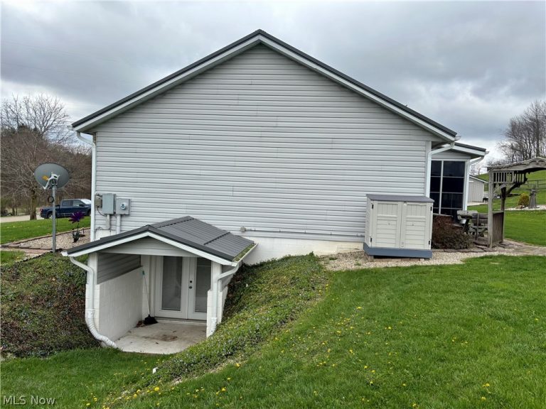 7231 Bluebird Road, East Canton, OH - Photo 6