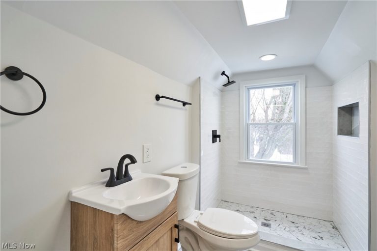 2800 Stark Drive, Willoughby Hills, OH - Photo 3