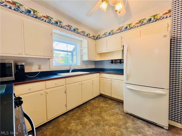 211 Square Drive, Madison, OH - Photo 4