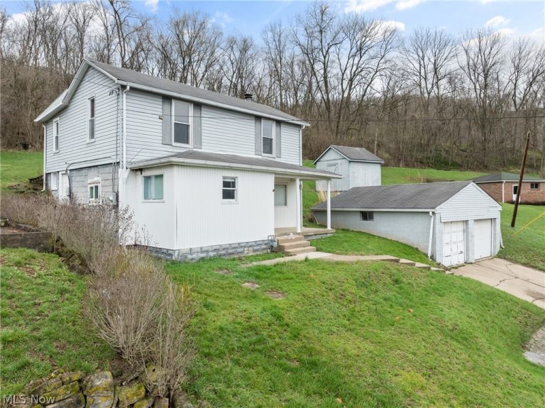 55249 Locust Drive, Bridgeport, OH - Photo 2