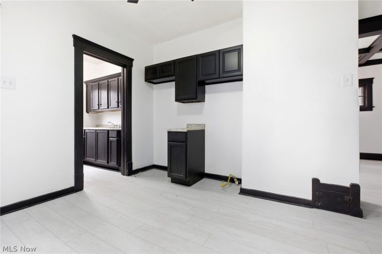 11816 Buckingham Avenue, Cleveland, OH - Photo 5