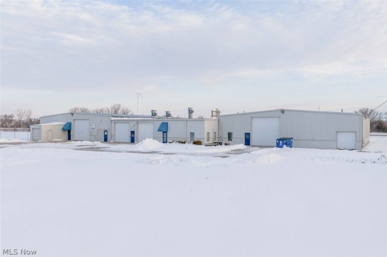 1811 Sawmill Parkway, Huron, OH - Photo 2