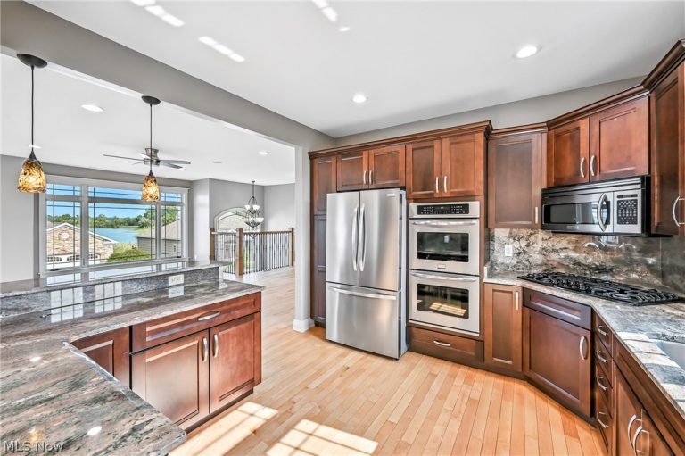 29 Shores Drive, Poland, OH - Photo 6