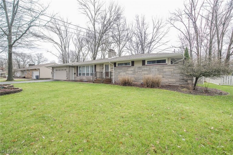 375 Sleepy Hollow Drive, Canfield, OH - Photo 2