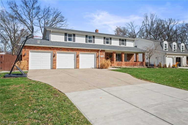 27974 Sanders Lane, North Olmsted, OH - Photo 2