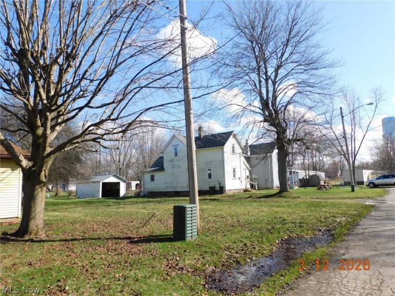 522 Shackson Street, Conneaut, OH - Photo 2