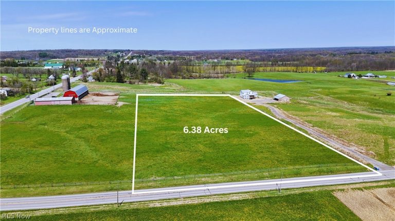 Burton Windsor Rd, Middlefield, OH, 44062