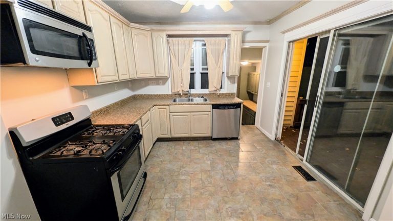 6989 Reed Road, Conneaut, OH - Photo 4