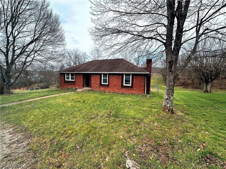 128 Shaffer Lane, New Cumberland, WV - Photo 2