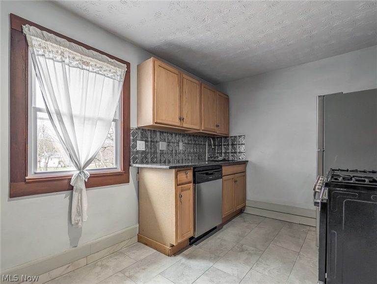 1268 Pondview Avenue #B, Akron, OH - Photo 5