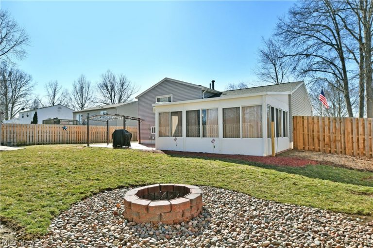 1317 Cedarwood Drive, Mineral Ridge, OH - Photo 6