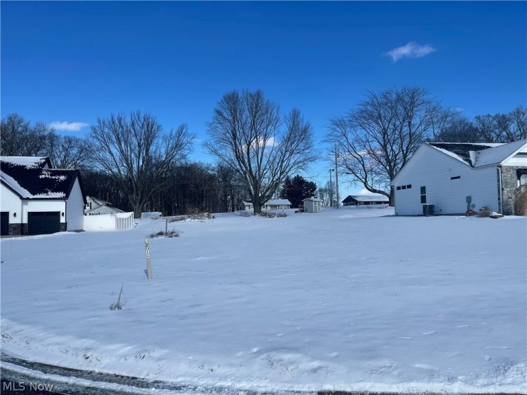 5727 Shadow Ridge Circle, North Canton, OH - Photo 4