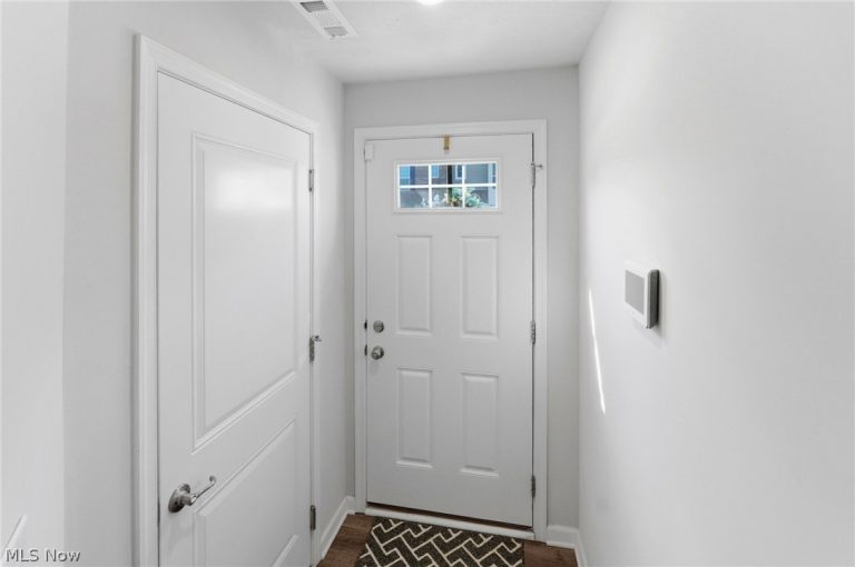 34615 Ethan Way, Willoughby, OH - Photo 5