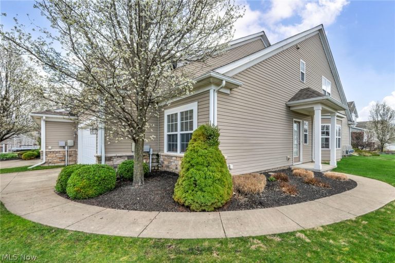 8330 Beaumont Drive, Mentor, OH - Photo 6