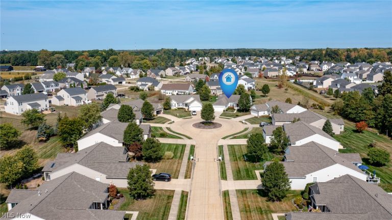 9119 Chatham Circle, North Ridgeville, OH - Photo 2