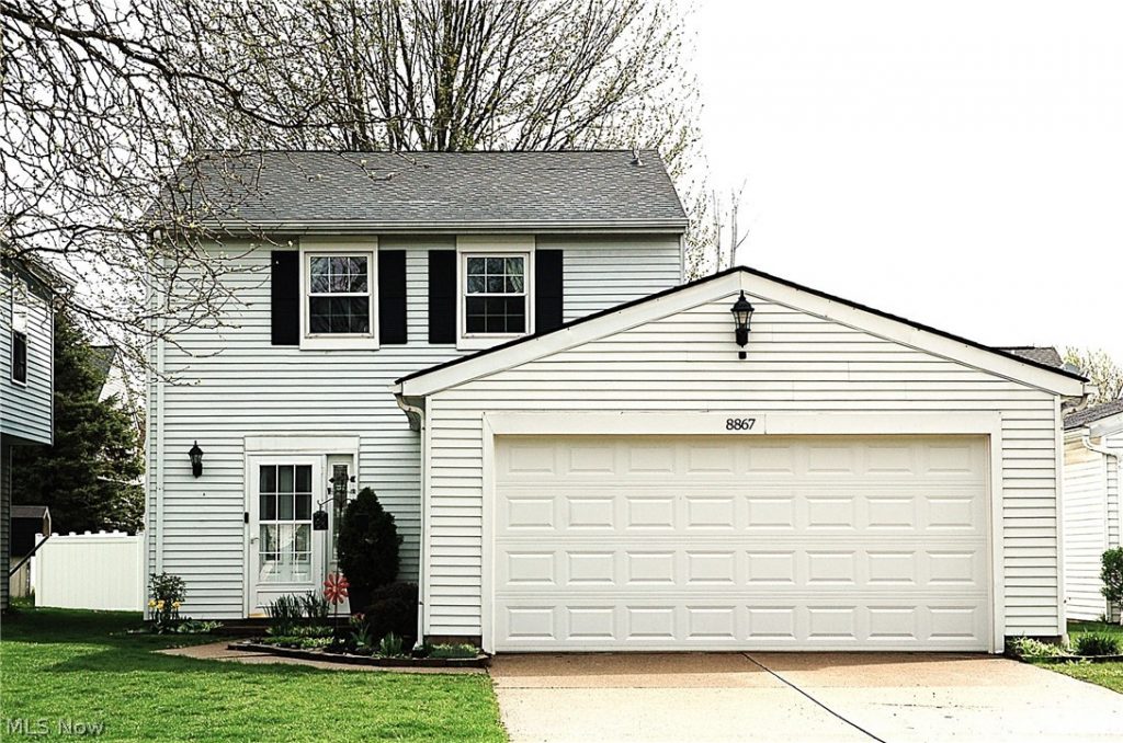 8867 Holly Lane, Olmsted Falls, OH