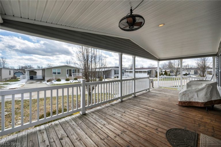 378 Pin Oak, Elyria, OH - Photo 4