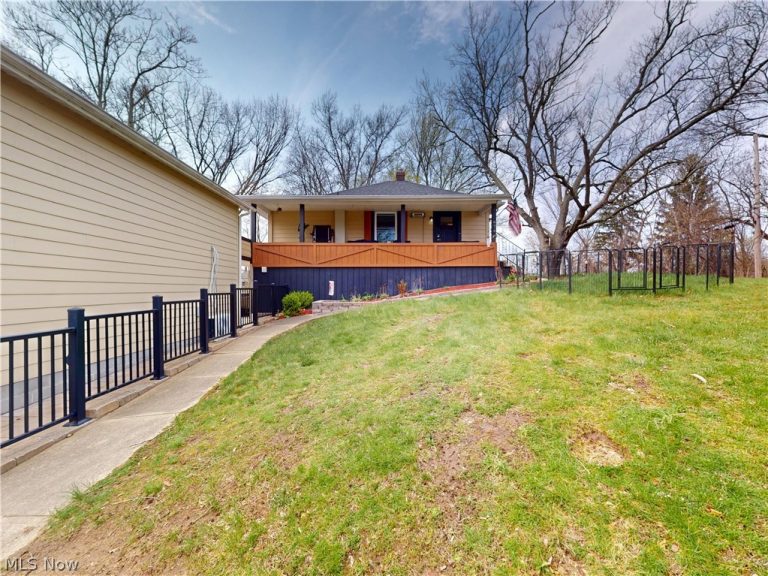 674 Portage Lakes Drive, Akron, OH - Photo 2