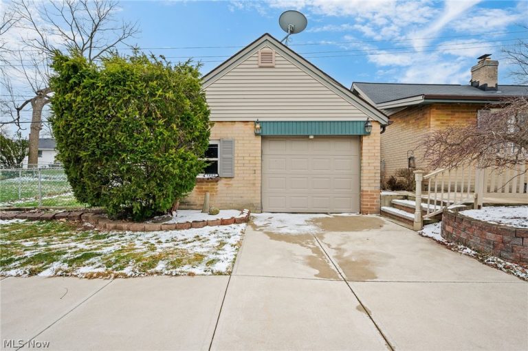 3803 Center Drive, Parma, OH - Photo 4