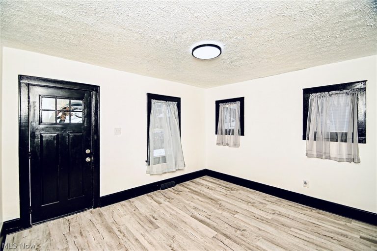 1228 Arnold Avenue, Akron, OH - Photo 5