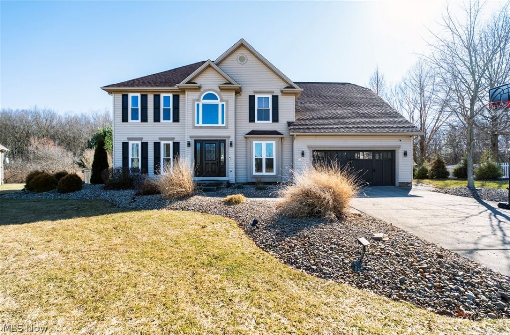 195 Willow Bend Drive, Canfield, OH