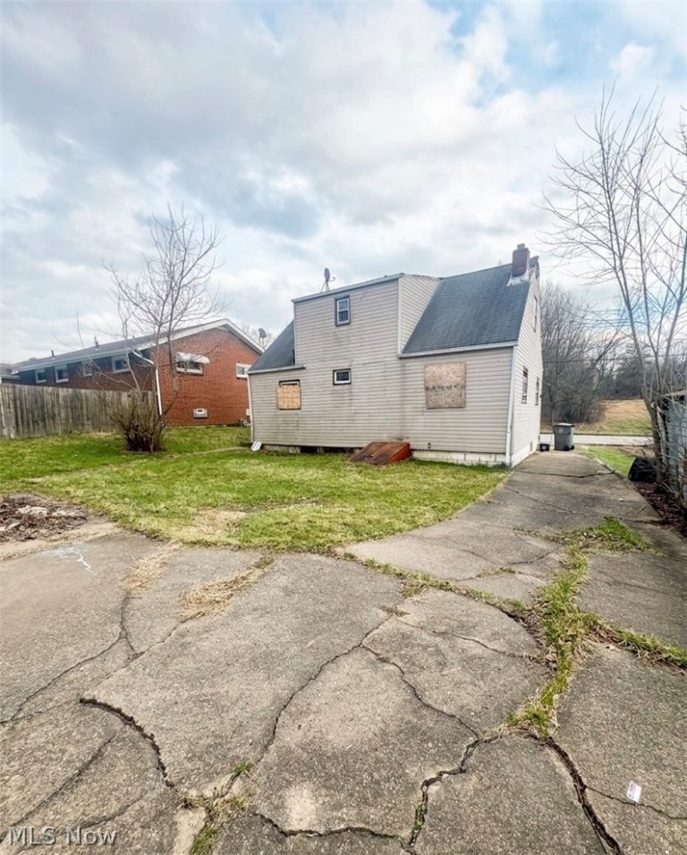 452 Earle Avenue, Youngstown, OH - Photo 4