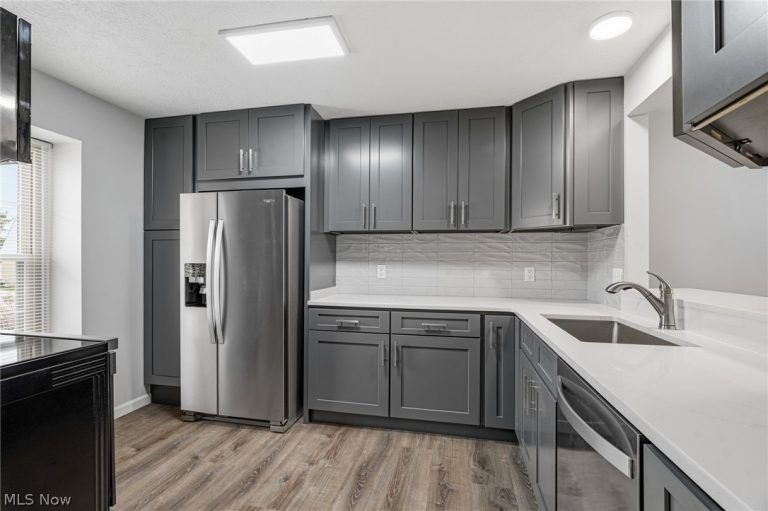 114 Ledbury Circle, Canton, OH - Photo 5