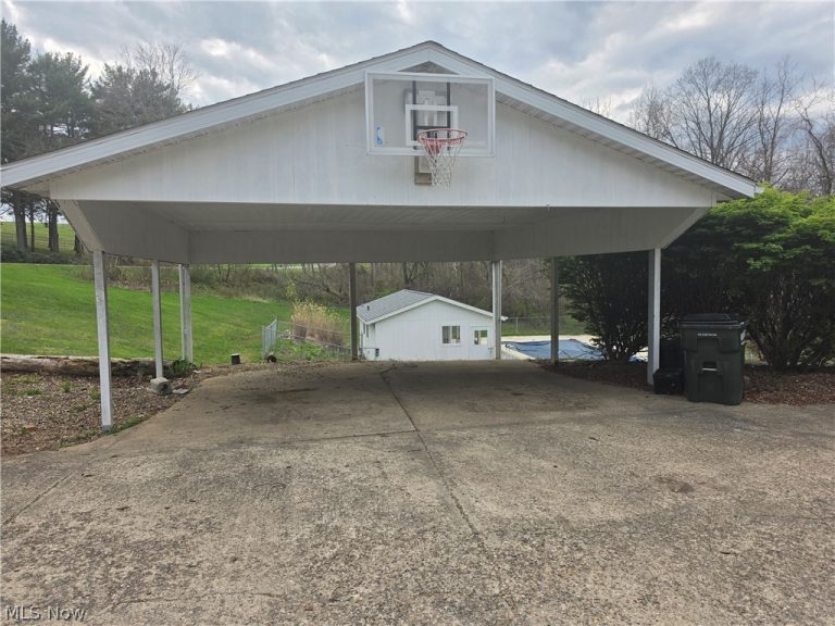 10525 Twin Oaks Drive, Cambridge, OH - Photo 3