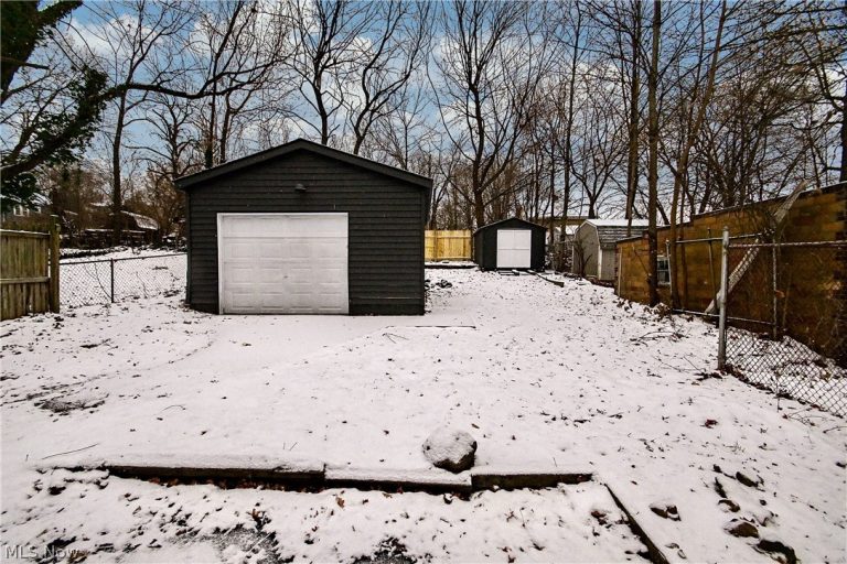 1228 Arnold Avenue, Akron, OH - Photo 2