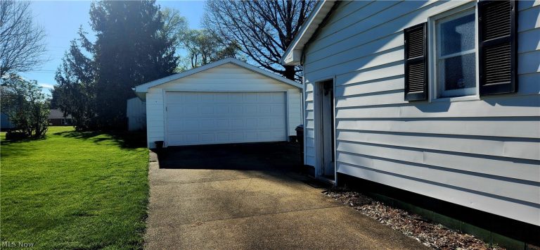 253 Oregon Avenue, Louisville, OH - Photo 4