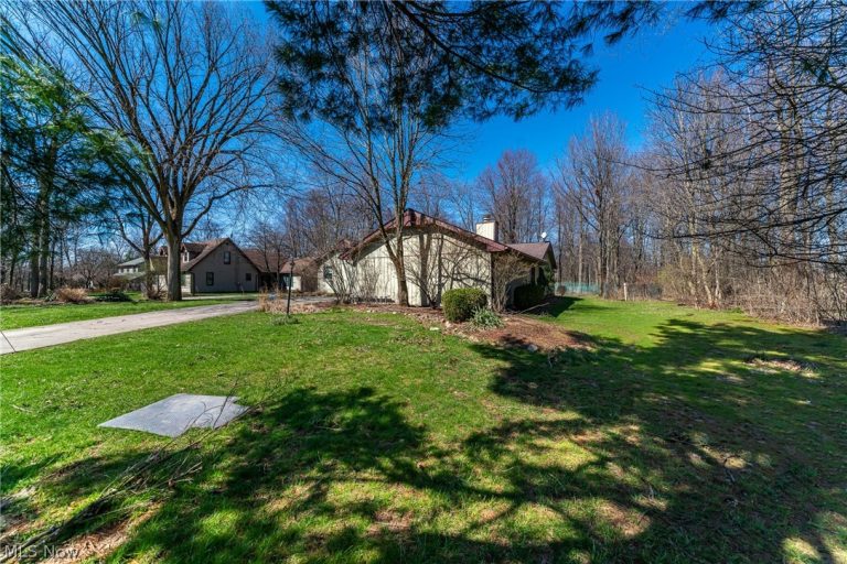 19717 Sagamore Road, Walton Hills, OH - Photo 4