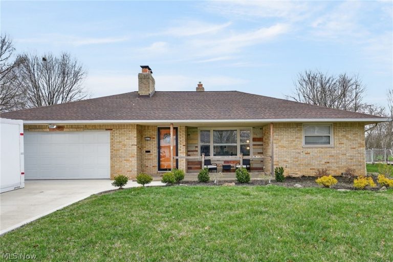 4527 Ranchview Avenue, North Olmsted, OH - Photo 2