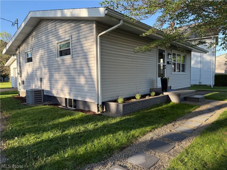 1127 Schell Avenue, New Philadelphia, OH - Photo 2